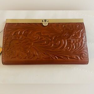 NWT- Patricia Nash CAUCHY leather wallet.